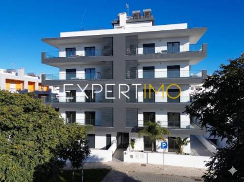 Apartamento T3 NOVO com garagem, arrecadação e piscina