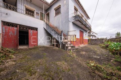 Moradia T3  com garagem ampla e terreno