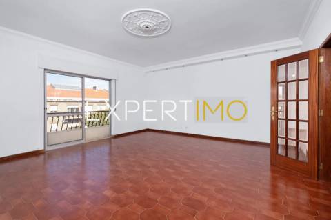 Apartamento T3 na Av. Dr. António Rodrigues Manito - Bairro do Liceu - Setúbal