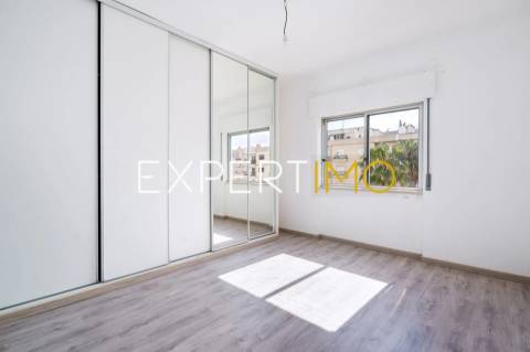 Apartamento T3 na Av. Dr. António Rodrigues Manito - Bairro do Liceu - Setúbal