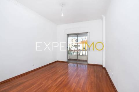 Apartamento T3 na Av. Dr. António Rodrigues Manito - Bairro do Liceu - Setúbal