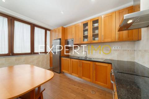 Moradia T5 com Piscina coberta