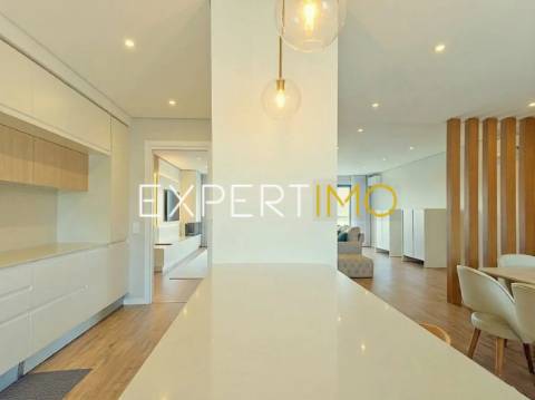 Apartamento T5 com Garagem Box - Centro de Portimão