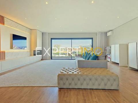 Apartamento T5 com Garagem Box - Centro de Portimão