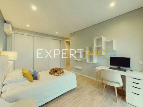 Apartamento T5 com Garagem Box - Centro de Portimão