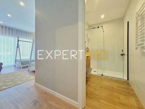 Apartamento T5 com Garagem Box - Centro de Portimão
