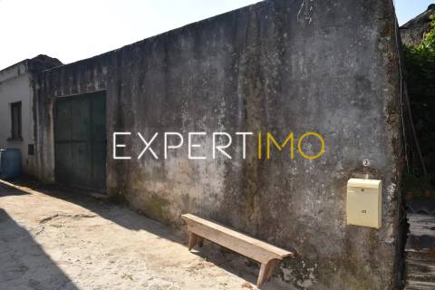 Moradia T2 para restaurar + Moradia T1 também para restaurar