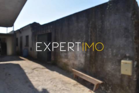 Moradia T2 para restaurar + Moradia T1 também para restaurar