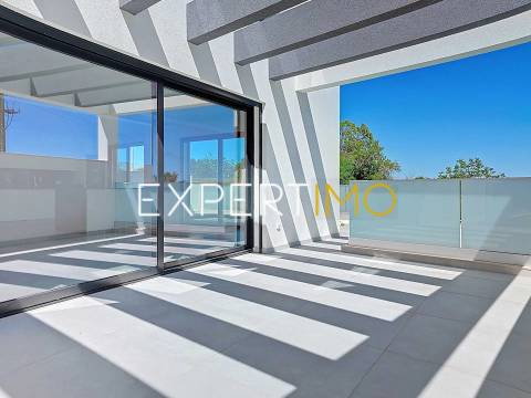 Moradia NOVA na Mexilhoeira Grande com piscina