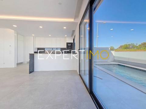 Moradia NOVA na Mexilhoeira Grande com piscina