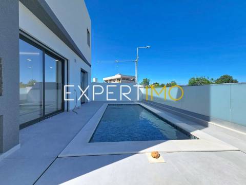 Moradia NOVA na Mexilhoeira Grande com piscina