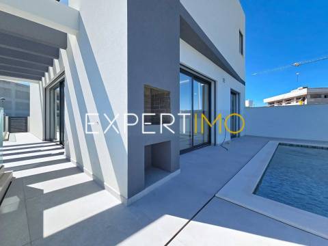 Moradia NOVA na Mexilhoeira Grande com piscina