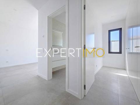 Moradia NOVA na Mexilhoeira Grande com piscina