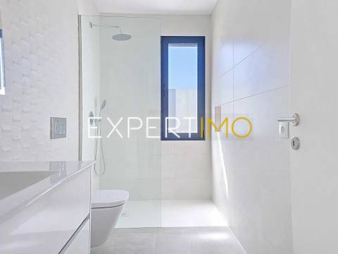 Moradia NOVA na Mexilhoeira Grande com piscina