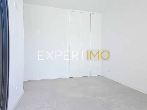 Moradia NOVA na Mexilhoeira Grande com piscina