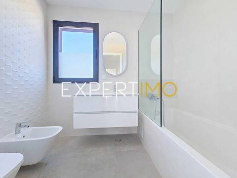 Moradia NOVA na Mexilhoeira Grande com piscina