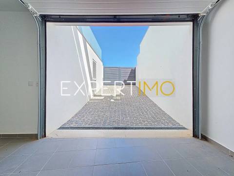 Moradia NOVA na Mexilhoeira Grande com piscina