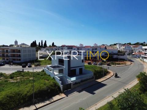 Moradia NOVA na Mexilhoeira Grande com piscina