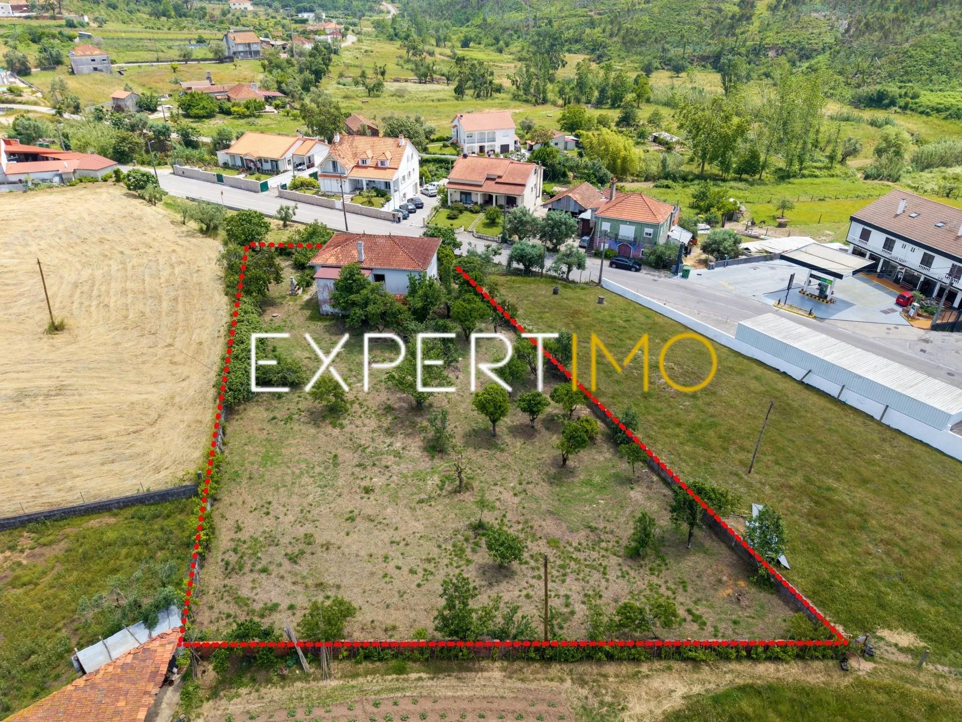 Moradia T3 com Terreno, Furo de Água e Garagem em Chã – Colmeias, Leiria