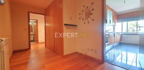 T2 Urbanização Qtª. da Várzea - Lugar Garagem - Elevador