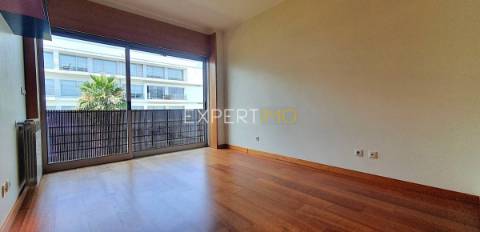 T2 Urbanização Qtª. da Várzea - Lugar Garagem - Elevador