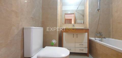 T2 Urbanização Qtª. da Várzea - Lugar Garagem - Elevador