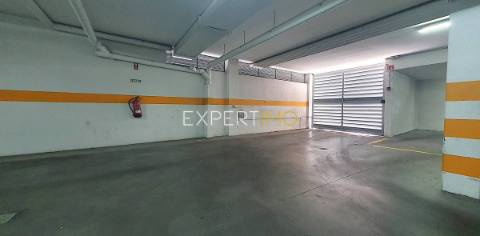 T2 Urbanização Qtª. da Várzea - Lugar Garagem - Elevador