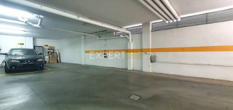 T2 Urbanização Qtª. da Várzea - Lugar Garagem - Elevador