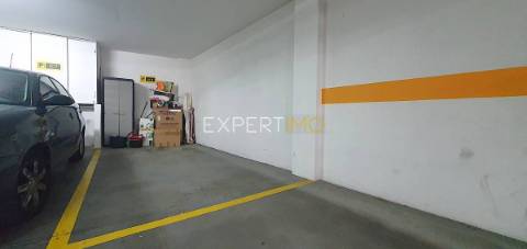 T2 Urbanização Qtª. da Várzea - Lugar Garagem - Elevador
