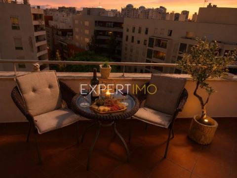 T1 Renovado com Terraço Privado perto da Marina de Portimão