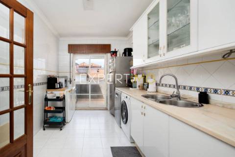 Apartamento T2+1 na Quinta do Conde, Sesimbra, Setúbal