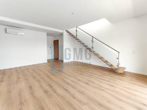 Apartmento Penthouse T3+1 nas Colinas do Cruzeiro