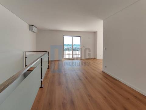 Apartmento Penthouse T3+1 nas Colinas do Cruzeiro