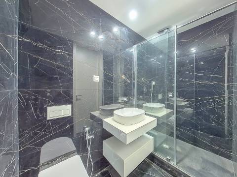 Espaço Comercial Remodelado - 3 Suítes | Casal da Carochia, Ramada (Odivelas)