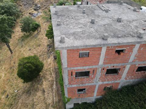 Terreno com 274m2 para Construção de Moradia Unifamiliar no Alto das Arroteias, Caneças