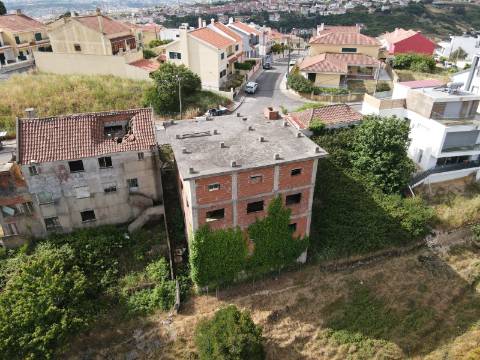 Terreno com 274m2 para Construção de Moradia Unifamiliar no Alto das Arroteias, Caneças