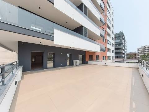 Apartamento T3+1 (T4) com Terraço e Garagem para 4 Carros - Colinas do Cruzeiro, Odivelas
