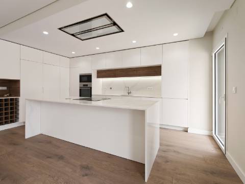 Apartamento T3+1 (T4) com Terraço e Garagem para 4 Carros - Colinas do Cruzeiro, Odivelas
