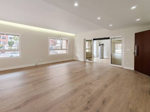 Apartamento T3+1 (T4) com Terraço e Garagem para 4 Carros - Colinas do Cruzeiro, Odivelas