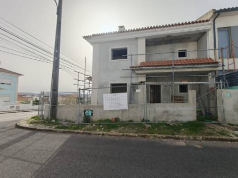 Moradia Geminada T3+1 Terraço - Granjas Novas (Em Construção)