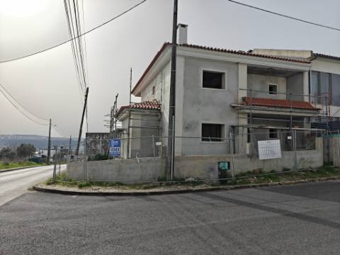 Moradia Geminada T3+1 Terraço - Granjas Novas (Em Construção)