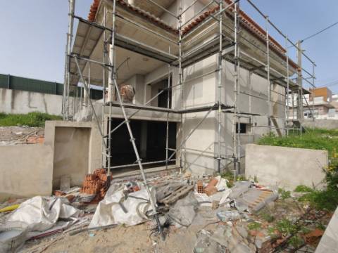 Moradia Geminada T3+1 Terraço - Granjas Novas (Em Construção)