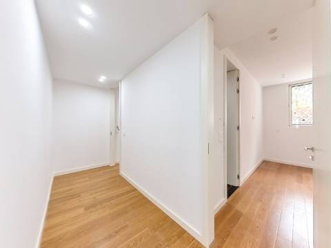 Imóvel Renovado| 3 Suítes | Casal da Carochia, Ramada (Odivelas)
