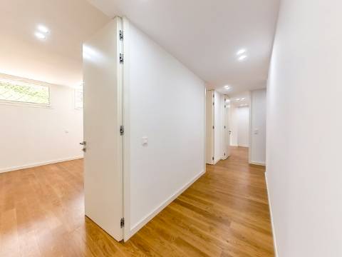 Imóvel Renovado| 3 Suítes | Casal da Carochia, Ramada (Odivelas)