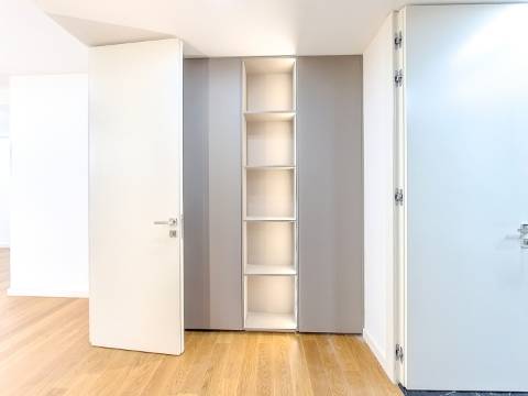 Imóvel Renovado| 3 Suítes | Casal da Carochia, Ramada (Odivelas)