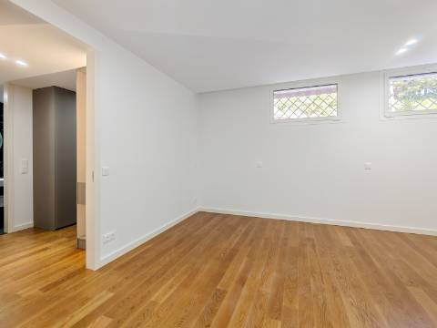 Imóvel Renovado| 3 Suítes | Casal da Carochia, Ramada (Odivelas)