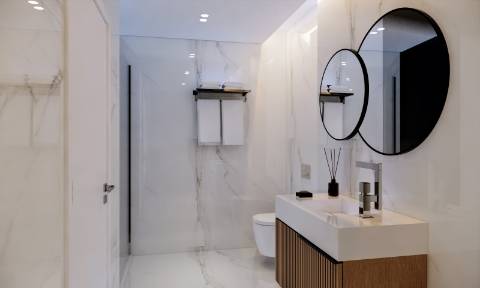 Apartamento T5 Duplex - Condomínio com jardim, piscina e ginásio