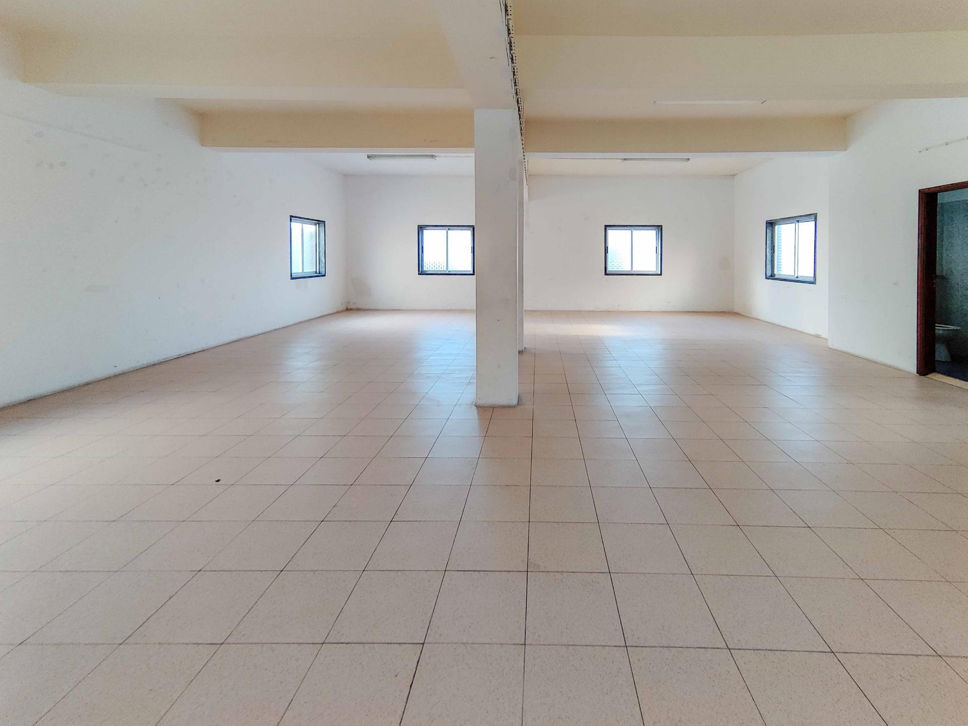 Espaço Comercial 128 m² | Ideal para Escritórios, Gabinetes ou Armazém | Casal Novo - Cane
<!DOCTYPE html>
<html lang=