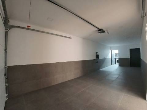 Moradia T4 em Condomínio Exclusivo | Fanqueiro, Loures