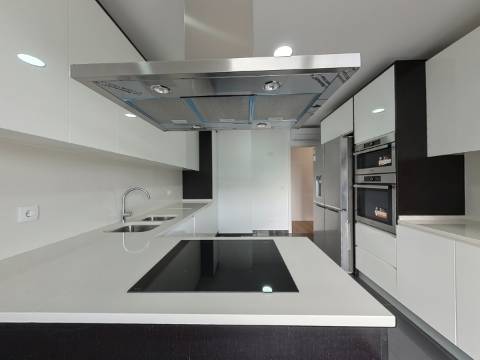 Apartamento T3 na Urbanização Colinas do Cruzeiro, Odivelas.